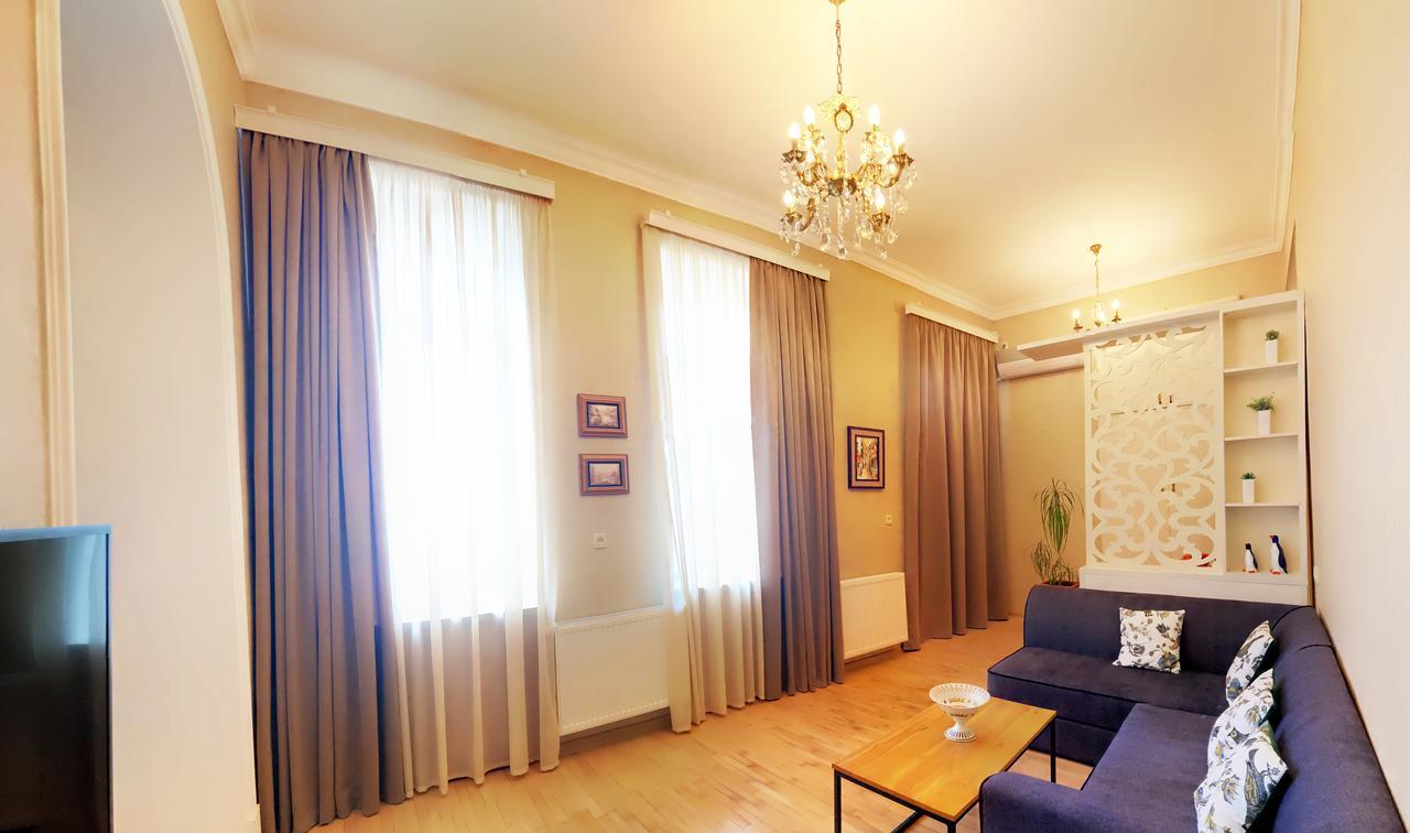 Royal District Apt ♛ Tbilisi Center Apartment Ngoại thất bức ảnh