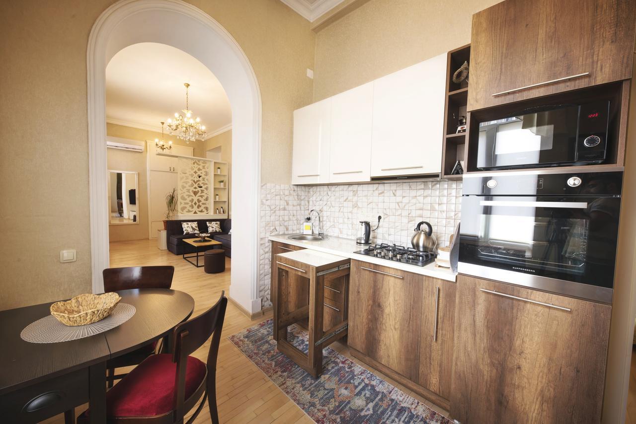 Royal District Apt ♛ Tbilisi Center Apartment Ngoại thất bức ảnh